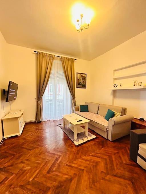 Appartement Hidden Gem In The Old Town à Timişoara Extérieur photo